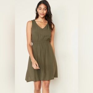 Old Navy Sleeveless Waist-Defined V-Neck Dress